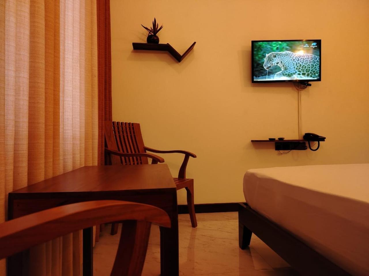 Diora Hotel Ratnapura Exteriér fotografie