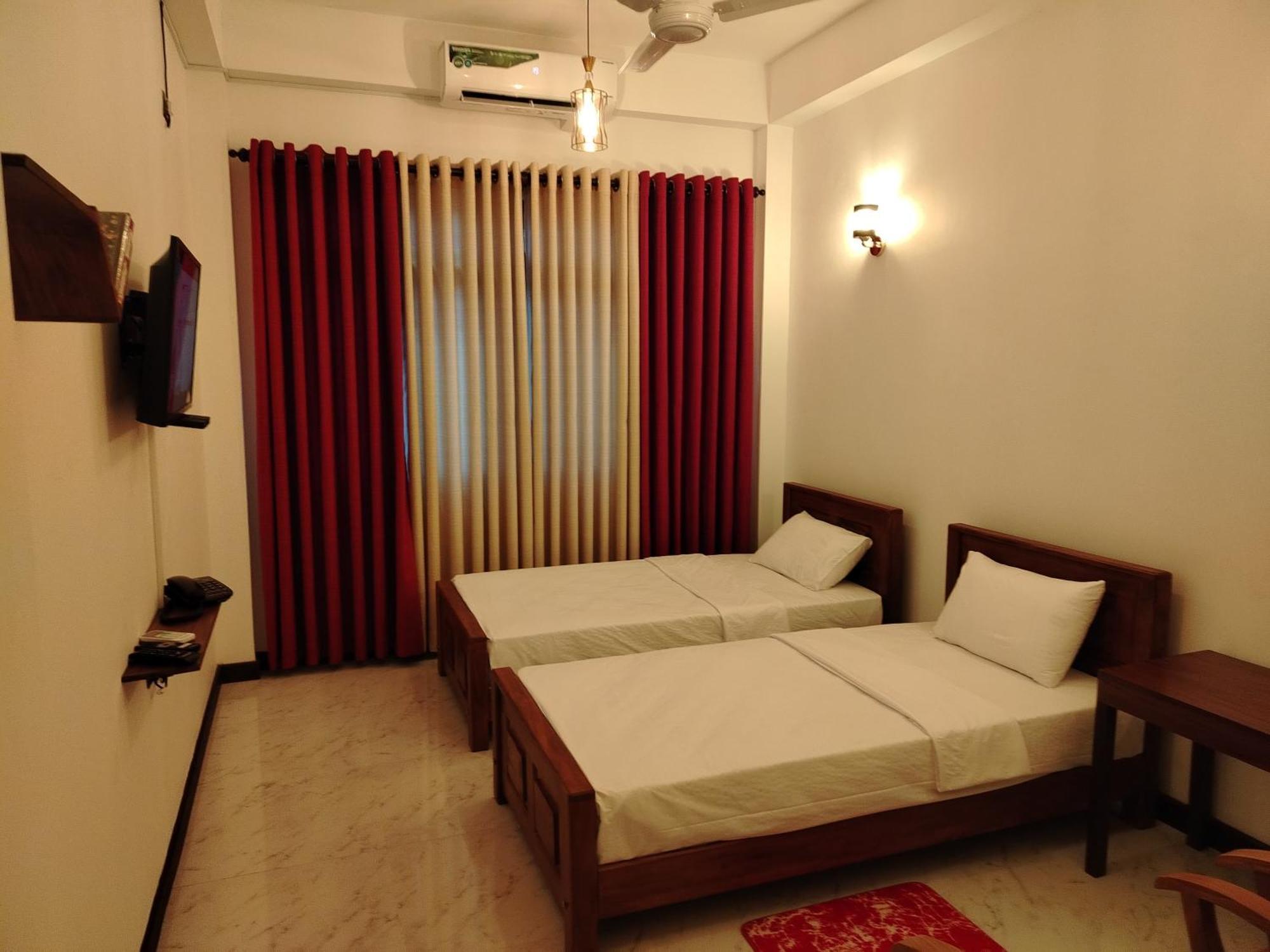 Diora Hotel Ratnapura Exteriér fotografie