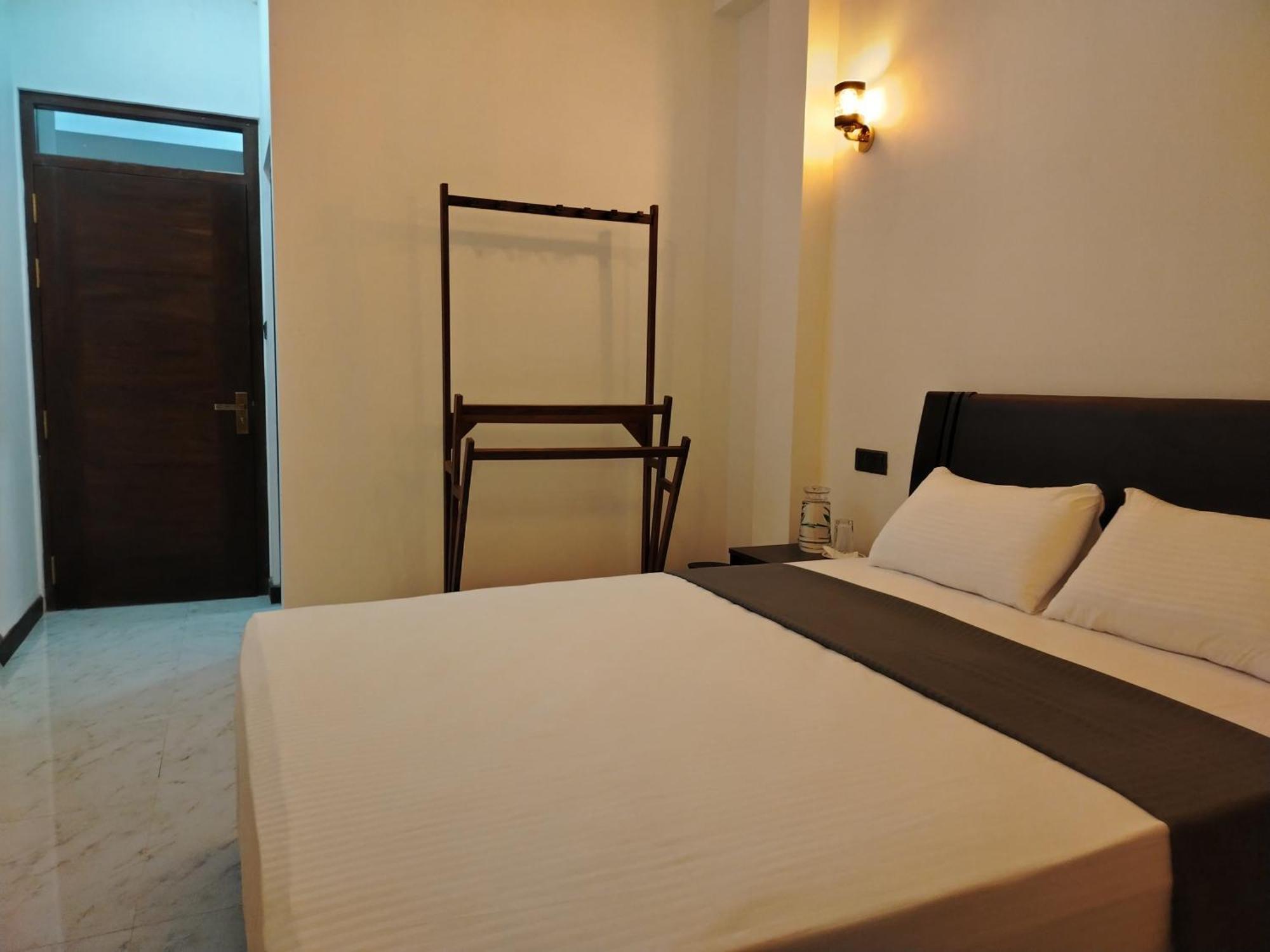 Diora Hotel Ratnapura Pokoj fotografie