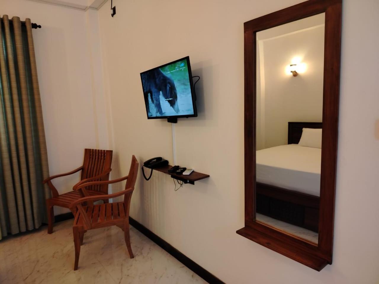Diora Hotel Ratnapura Exteriér fotografie
