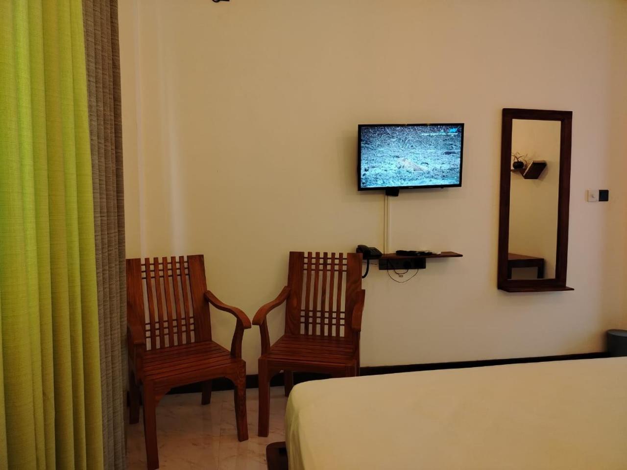 Diora Hotel Ratnapura Exteriér fotografie