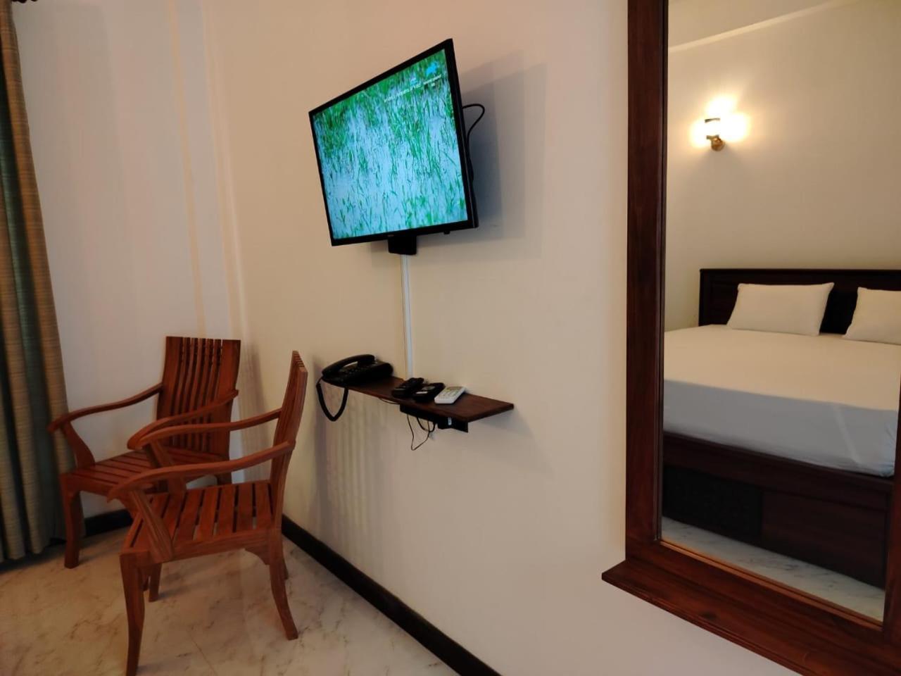 Diora Hotel Ratnapura Exteriér fotografie