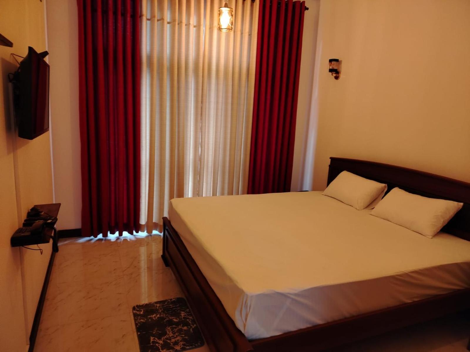 Diora Hotel Ratnapura Exteriér fotografie